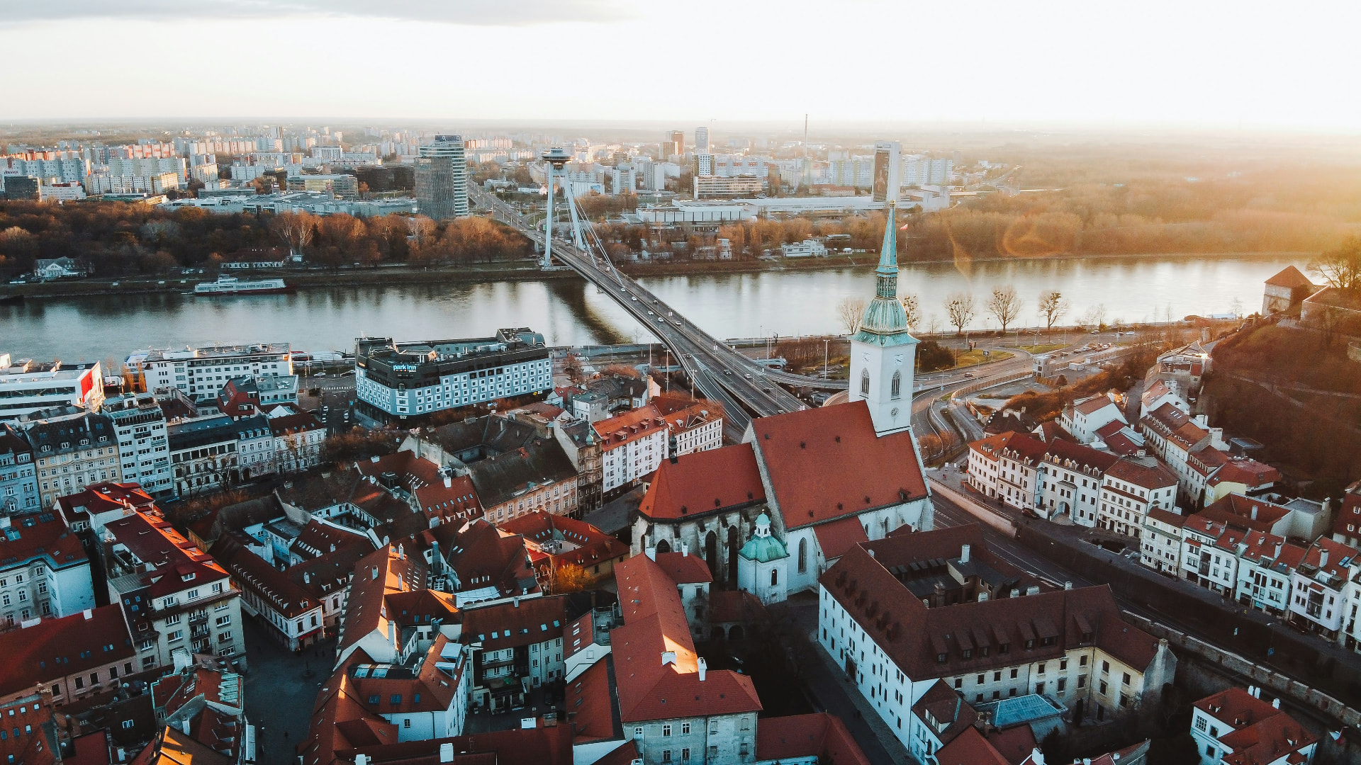 Panoráma Bratislavy a Dunaja